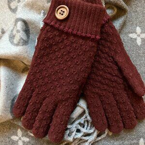 Women’s Winter Warm Gloves Fleece W/ Button Details in Wine